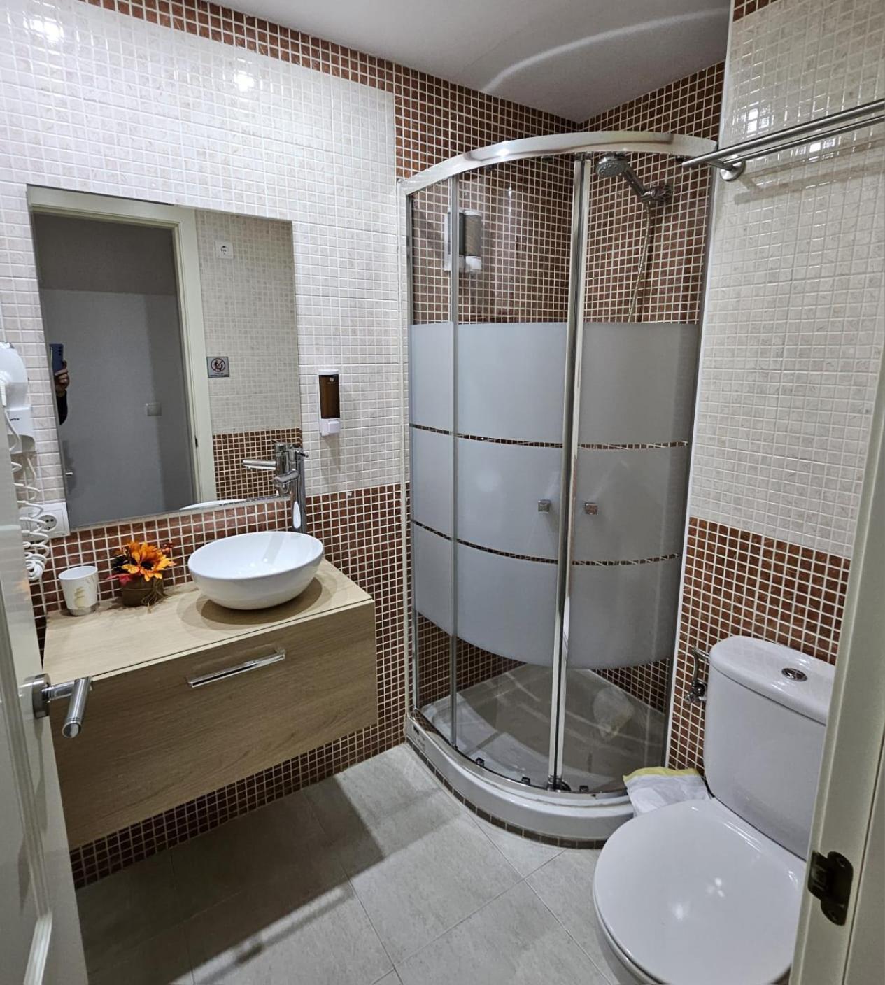 Apartamento Vilallonga Figueres  Ngoại thất bức ảnh